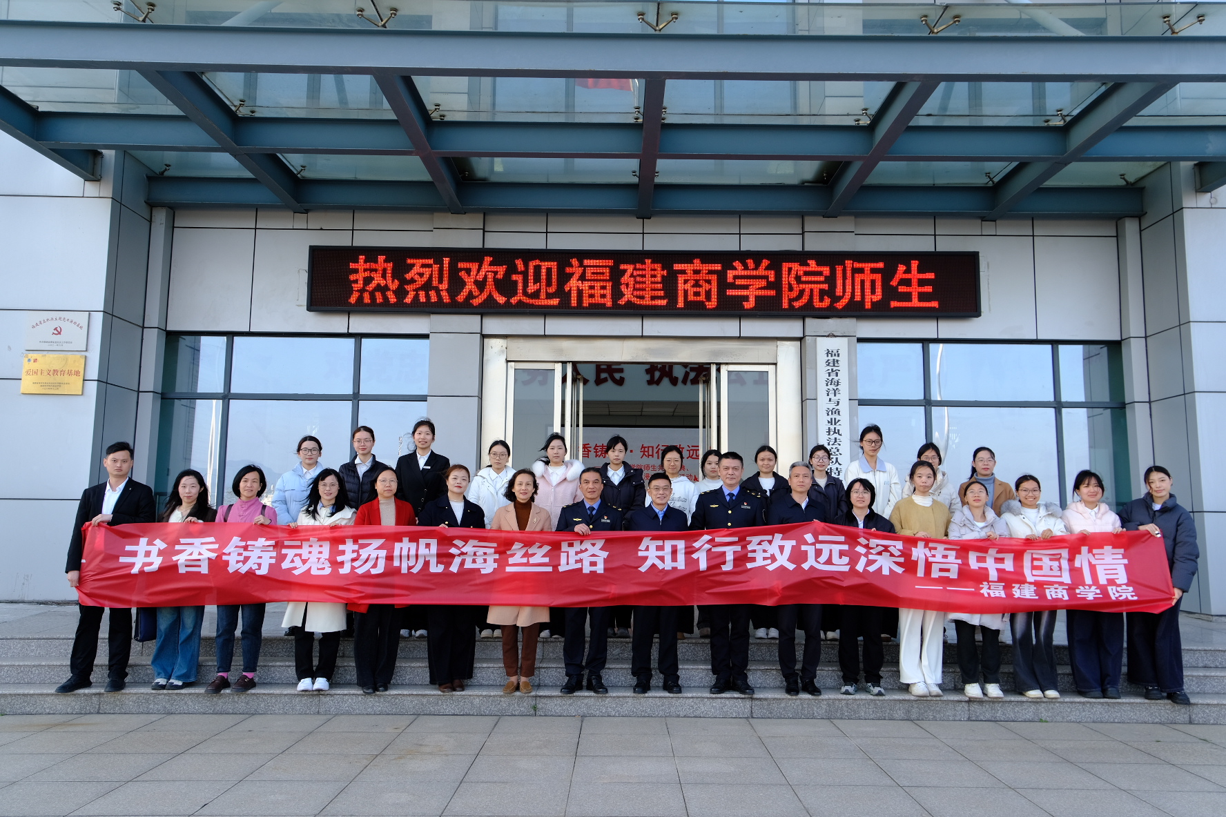 图6 合影留念.jpg